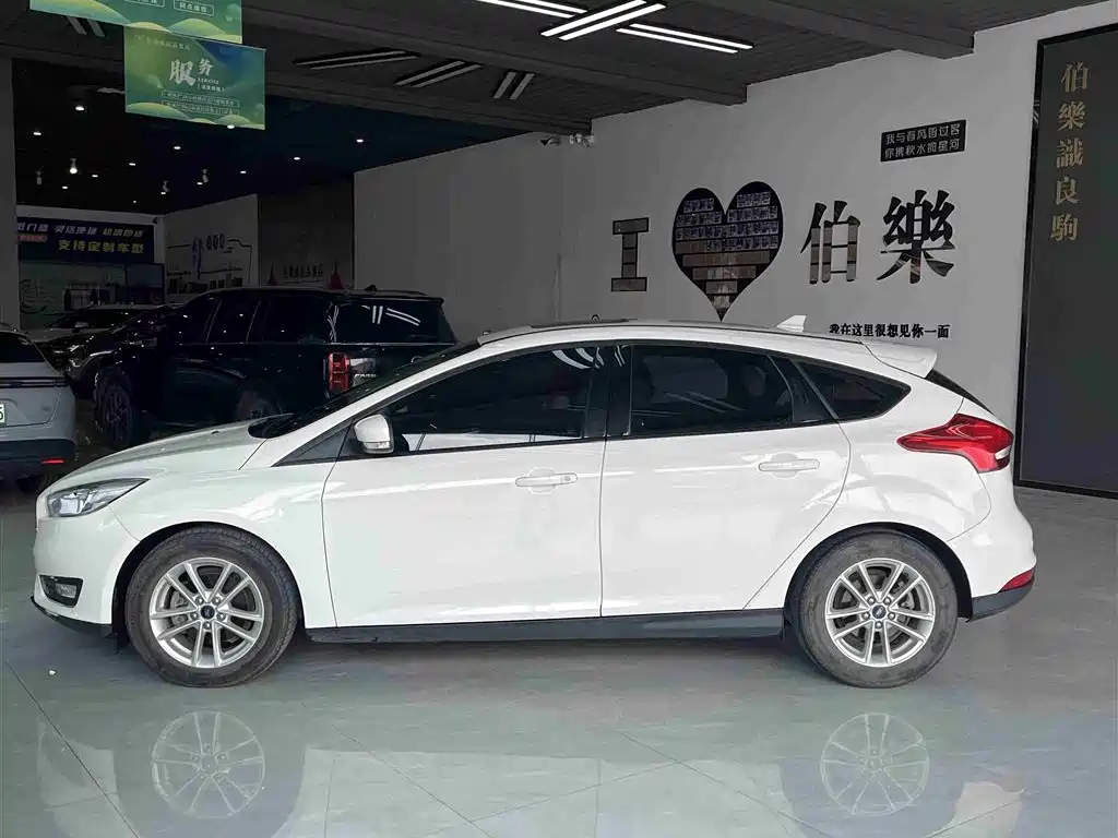 Фото 3 - Ford Focus
