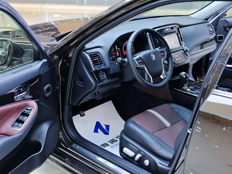 Toyota Crown 2017 2.0T Sport Edition фото 16