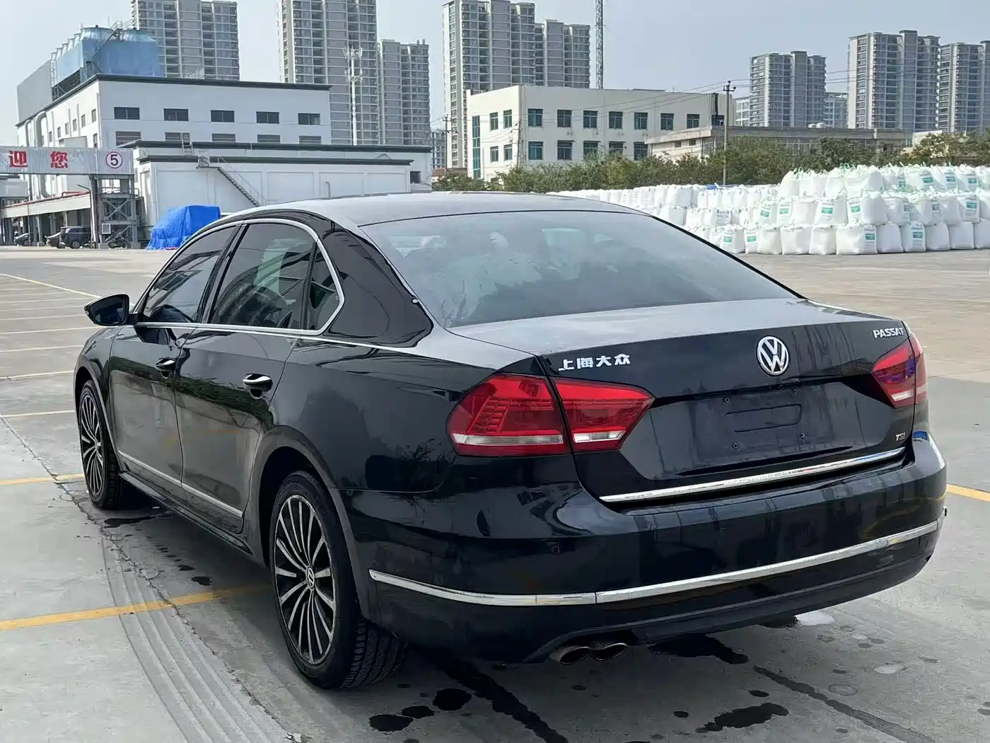 صورة 8 - Volkswagen Passat