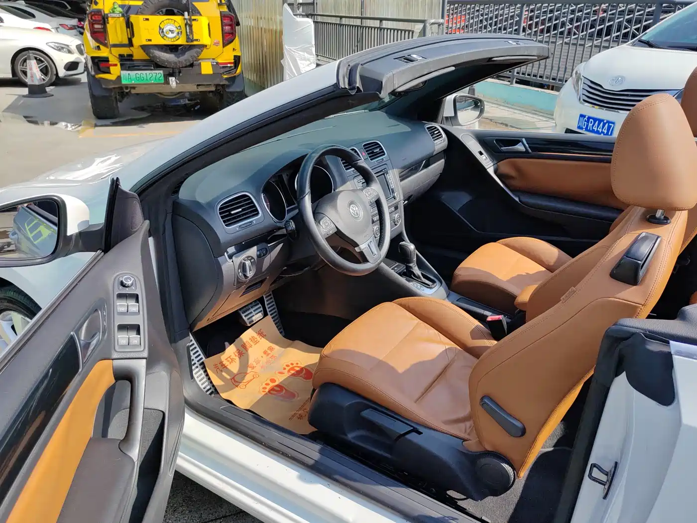 Volkswagen Golf (Import) 2012 1.4TSI Luxury Convertible Edition фото 4