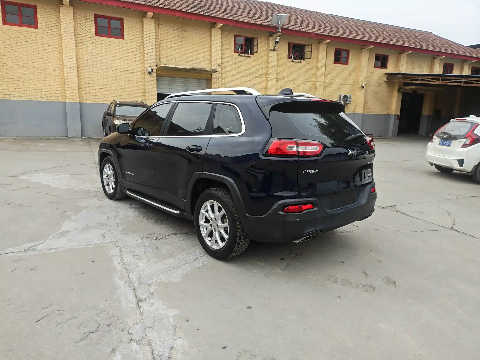 Фото 7 - Jeep Cherokee