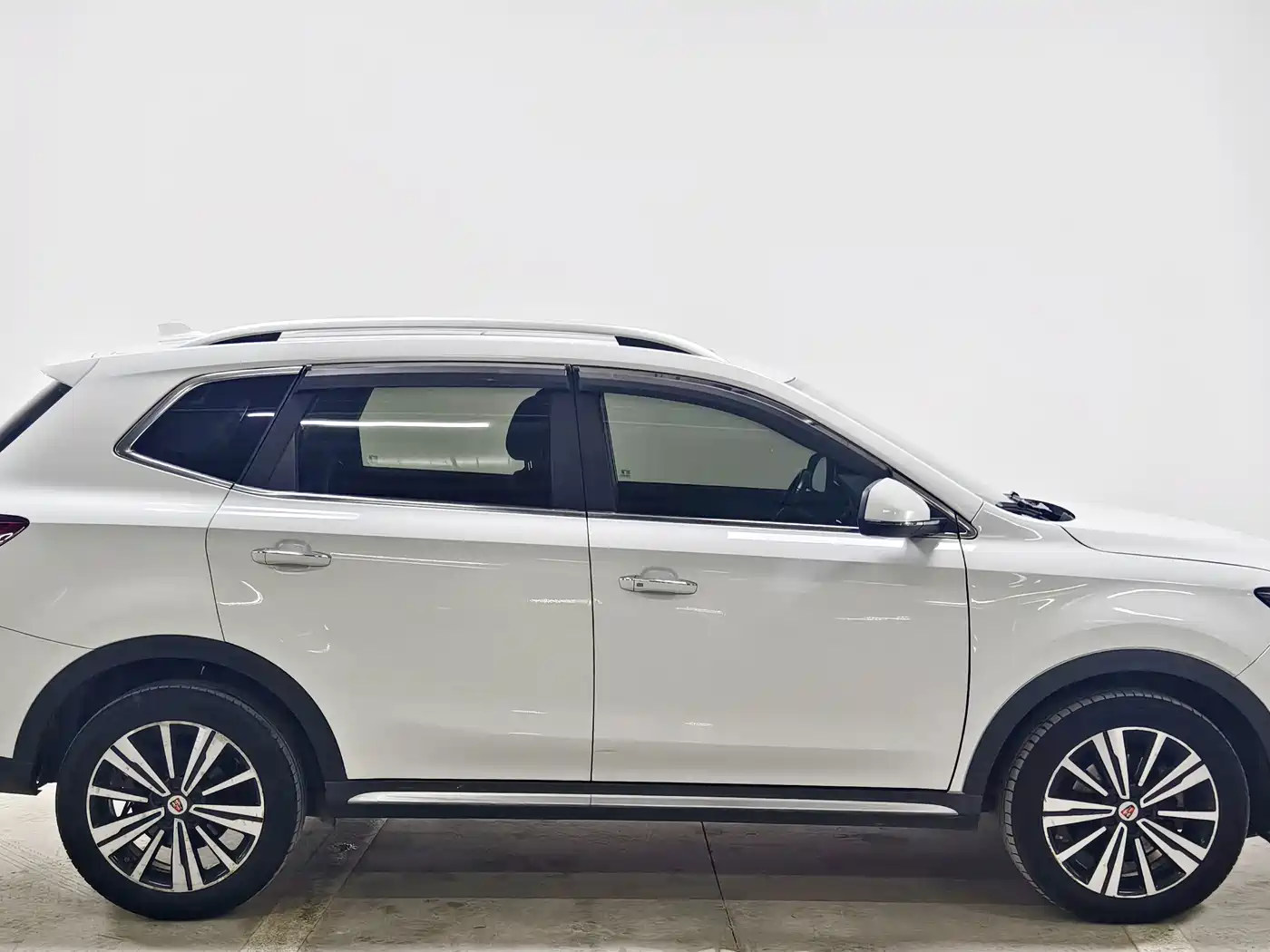 Фото 8 - Roewe RX5