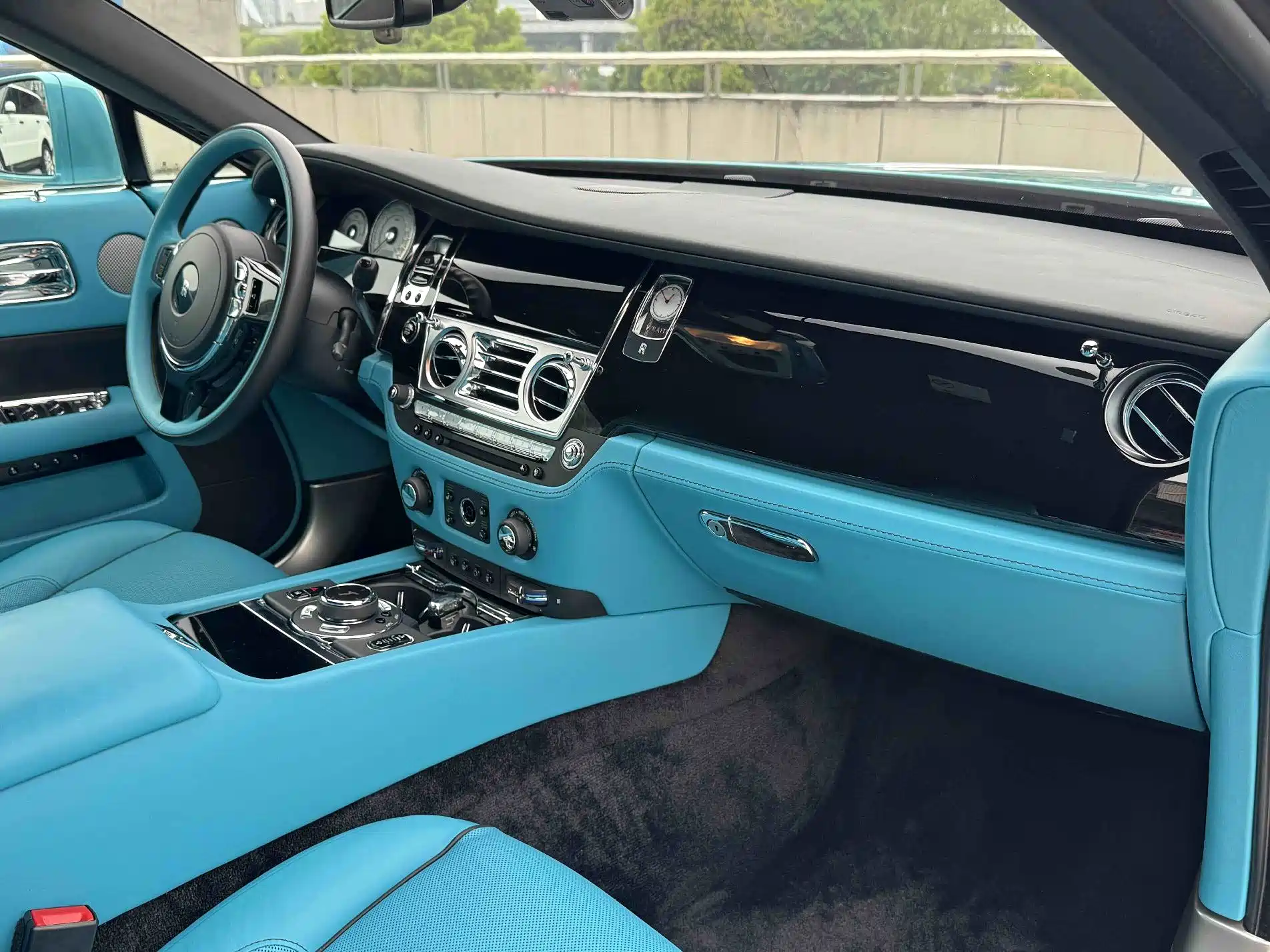 Фото 10 - Rolls-Royce Wraith