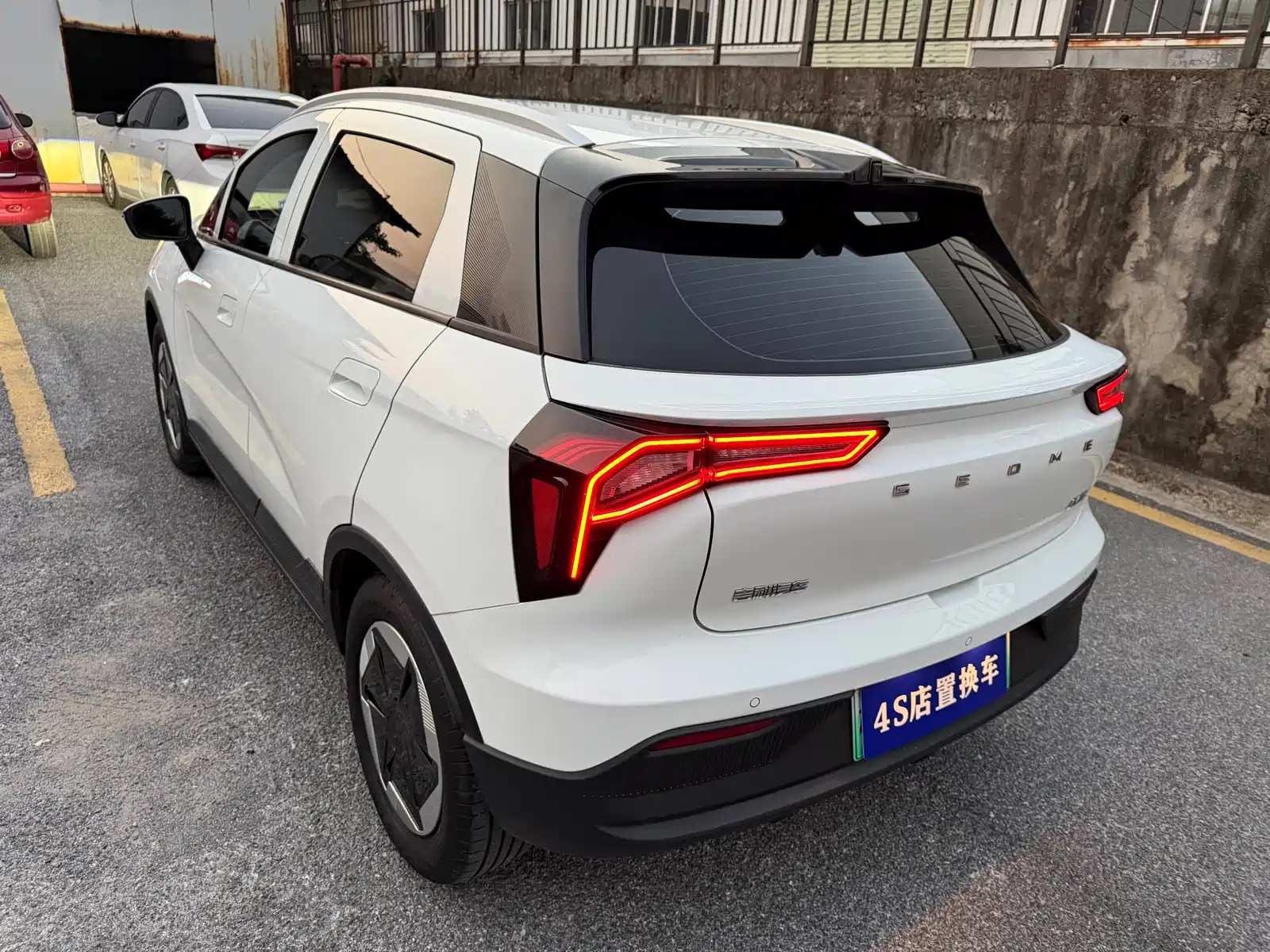 Фото 4 - Geely Geometry E Firefly