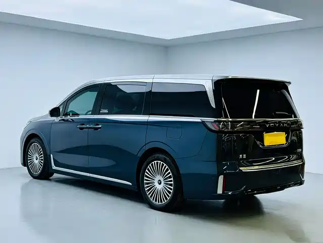 Voyah Auto Voyah Dreamer 2025 PHEV AWD Flagship Kunpeng Edition — фото 4