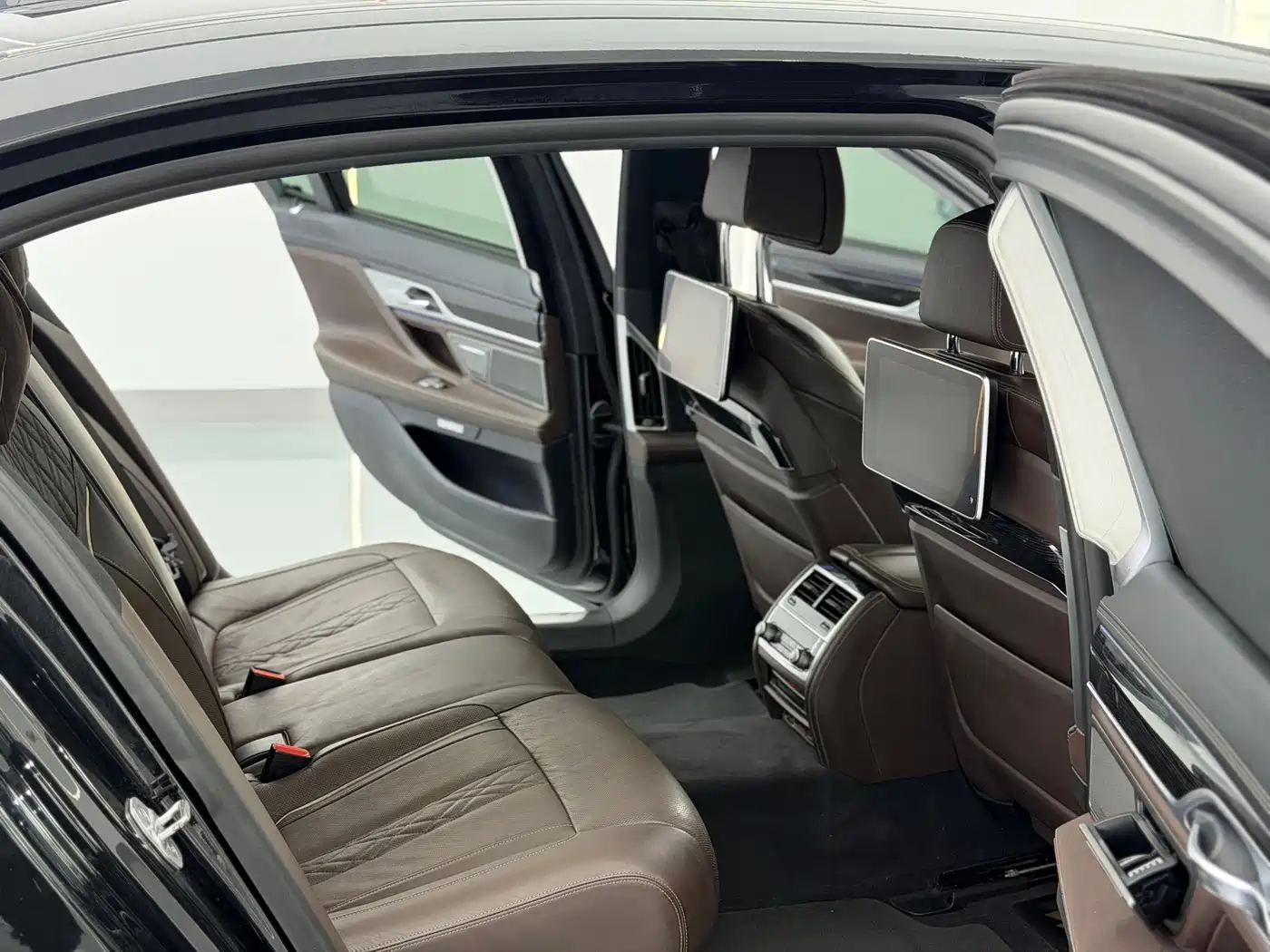 Photo 11 - BMW 7 Series
