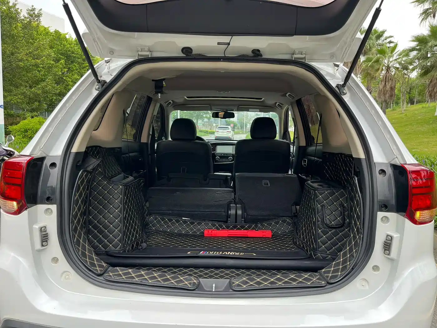 MITSUBISHI OUTLANDER