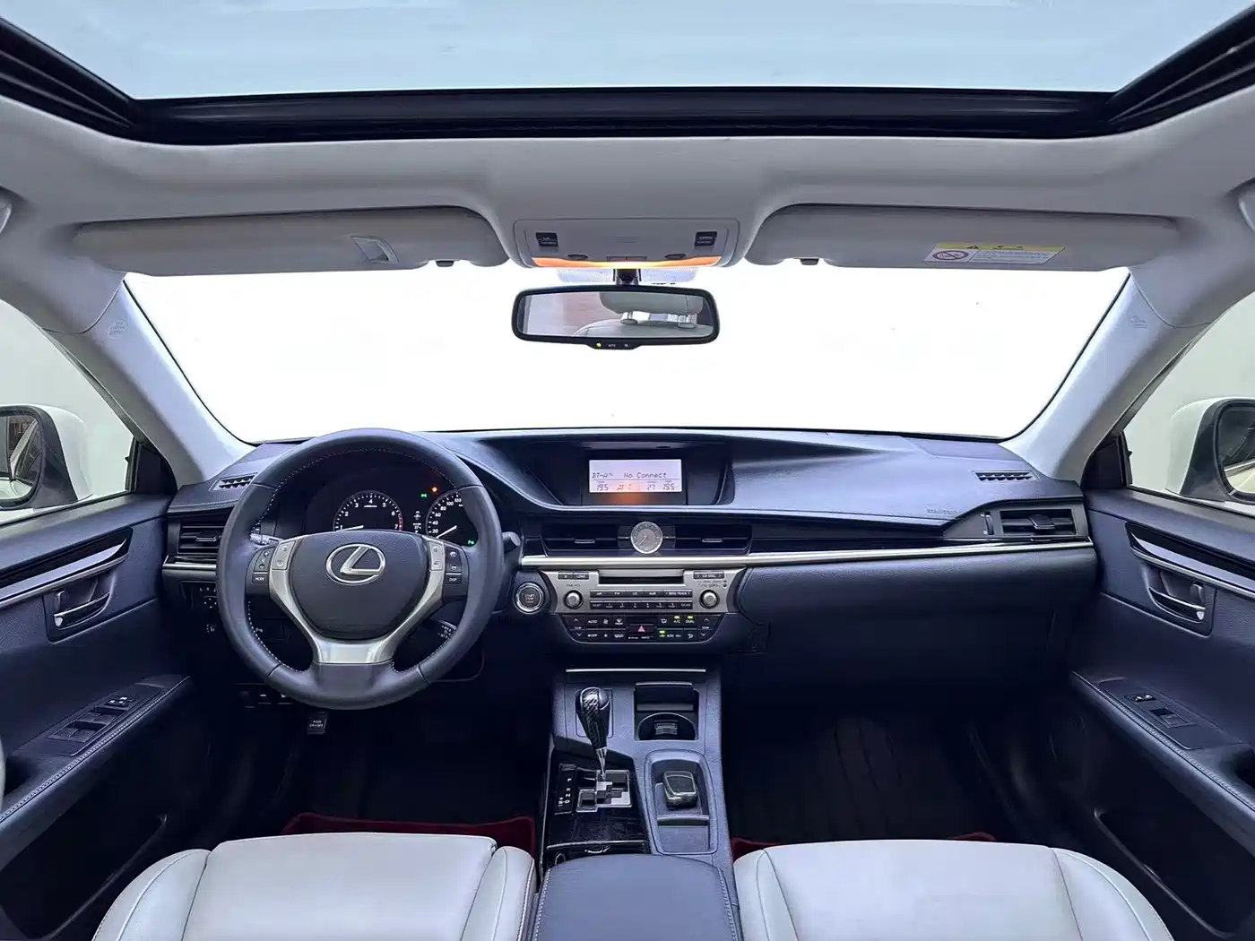 Фото 8 - Lexus ES