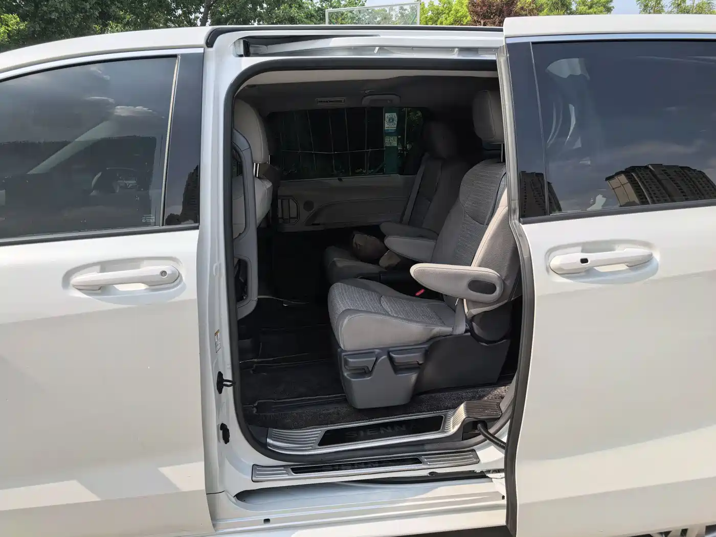 Toyota Sienna 2024 2.5L Hybrid Comfort Edition фото 12