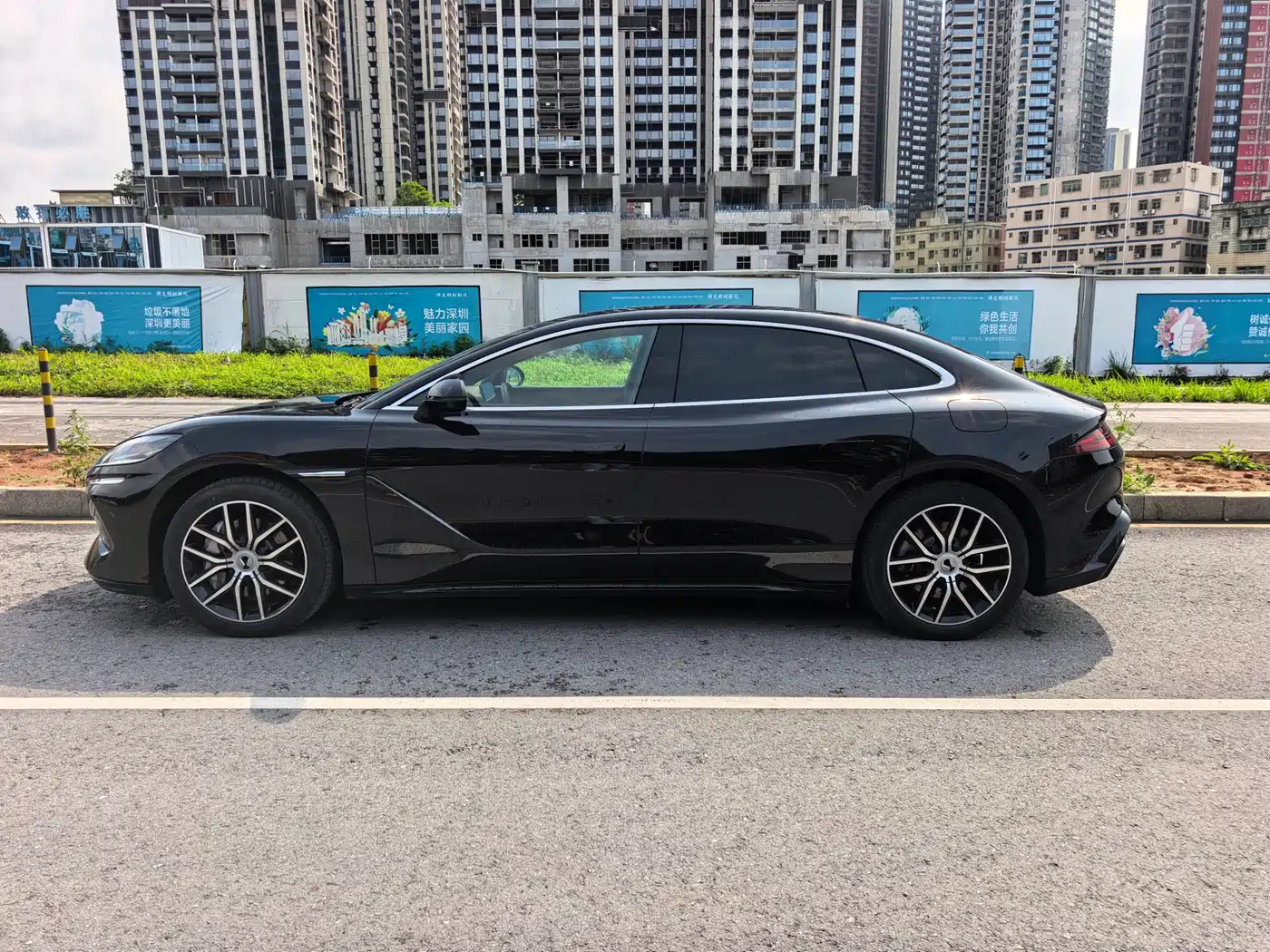 Denza Z9 2024 Model 1100km AWD Max Edition фото 3