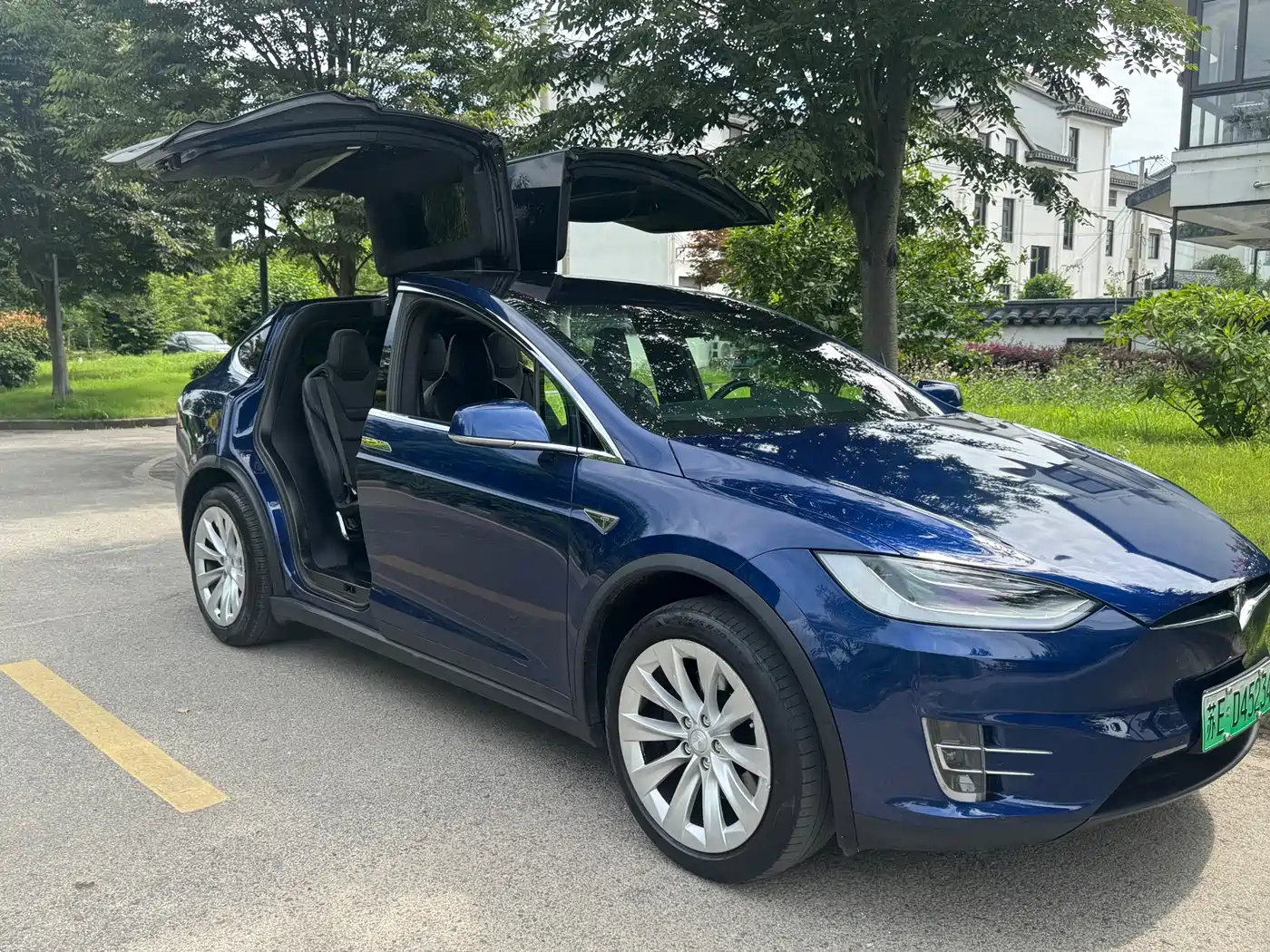 TESLA MODEL X