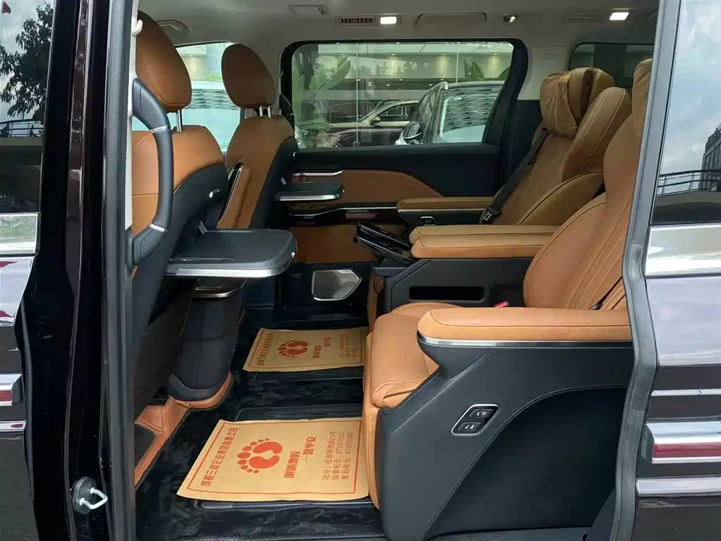 Hongqi HQ9 PHEV 2024 Model 2.0T AWD Luxury Edition фото 37