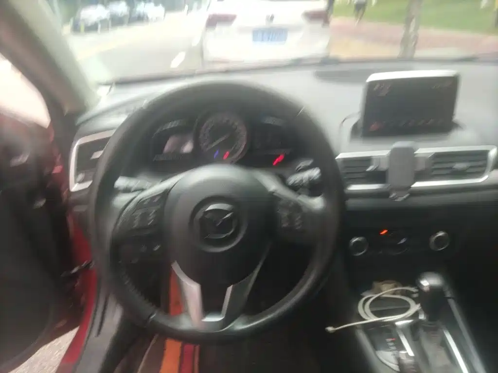 صورة 11 - Mazda Mazda 3