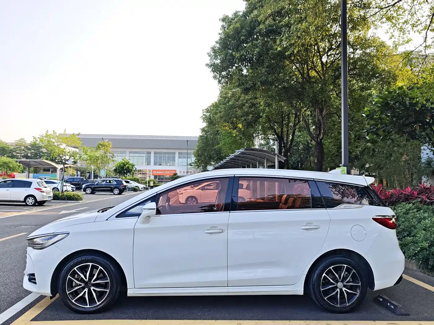 BYD Song MAX 2017 1.5T Auto Smart Luxury 7-Seater фото 4
