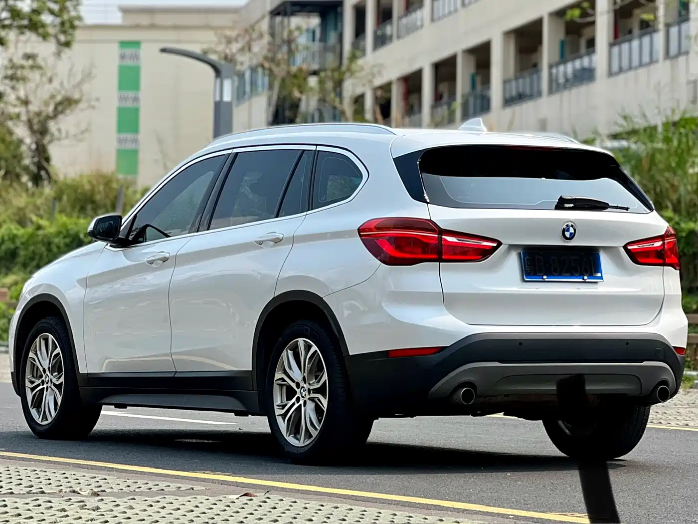 BMW X1 2019 sDrive20Li Leading Model фото 6