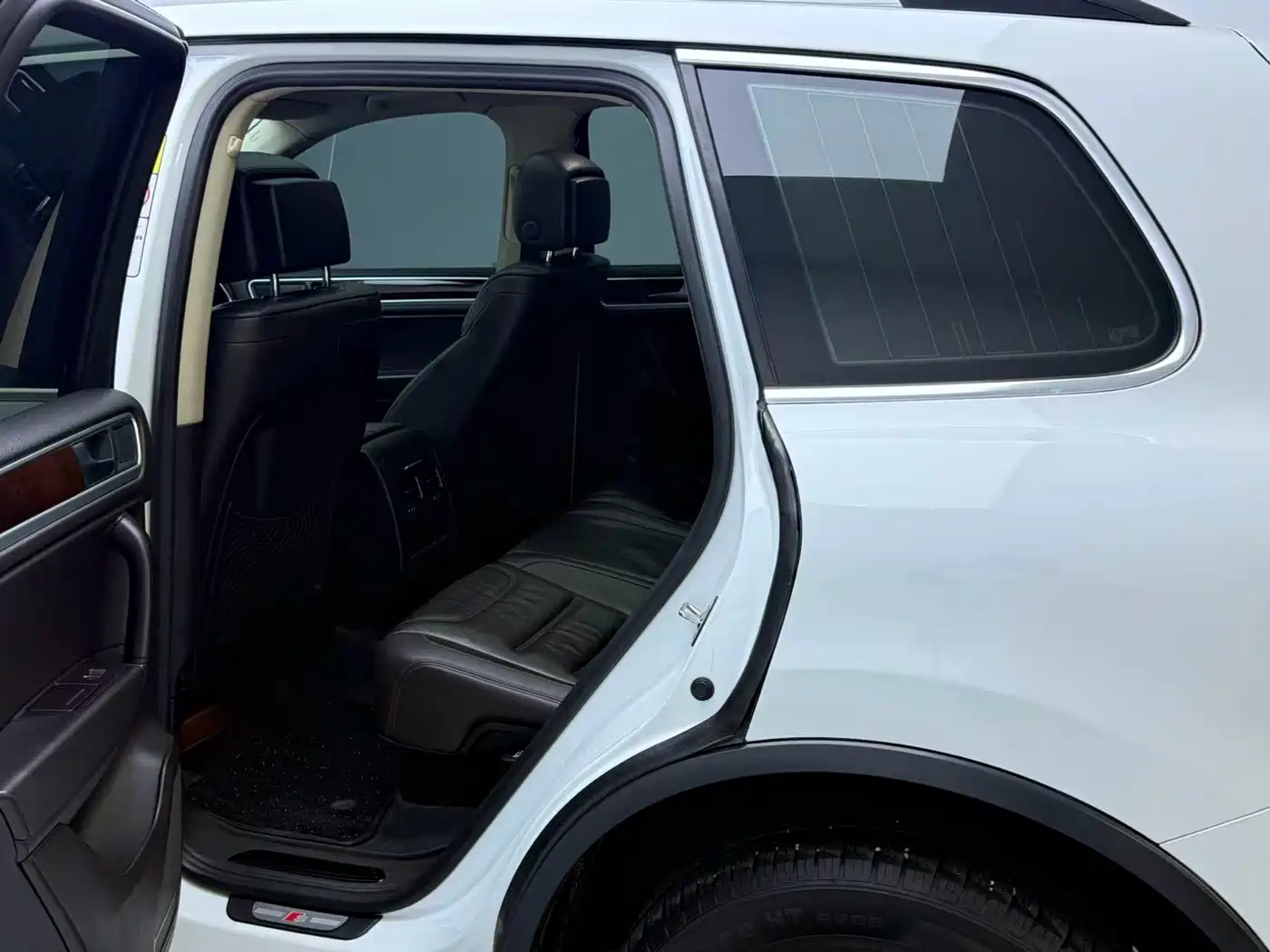 Volkswagen Touareg 2015 2011 3.0TSI Standard