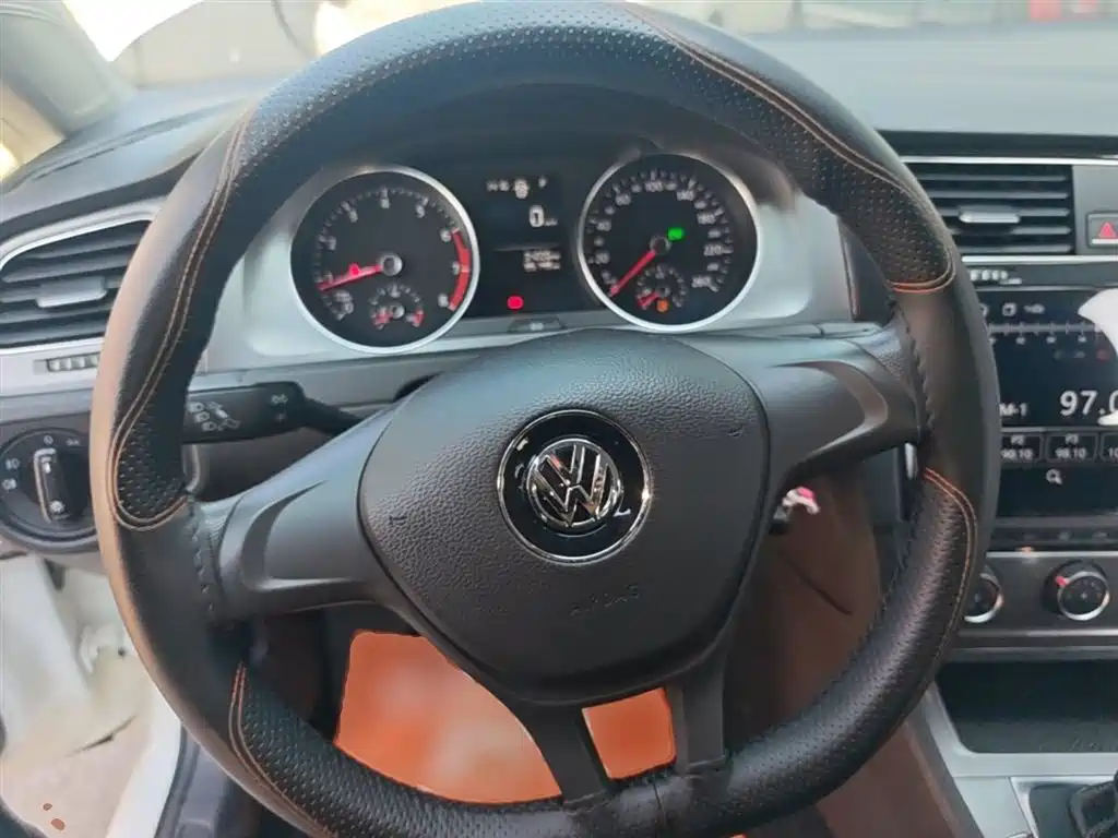 Volkswagen Golf 2016 1.6L Automatic Fashion фото 7