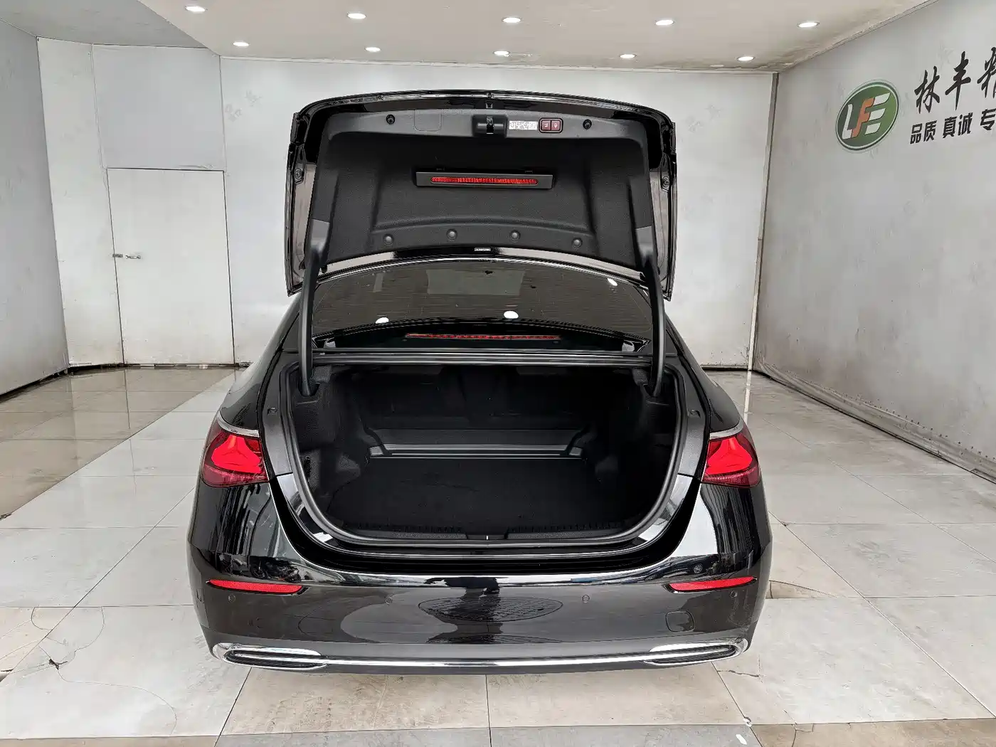 Mercedes-Benz E-Class 2026 E 300 L Luxury фото 27