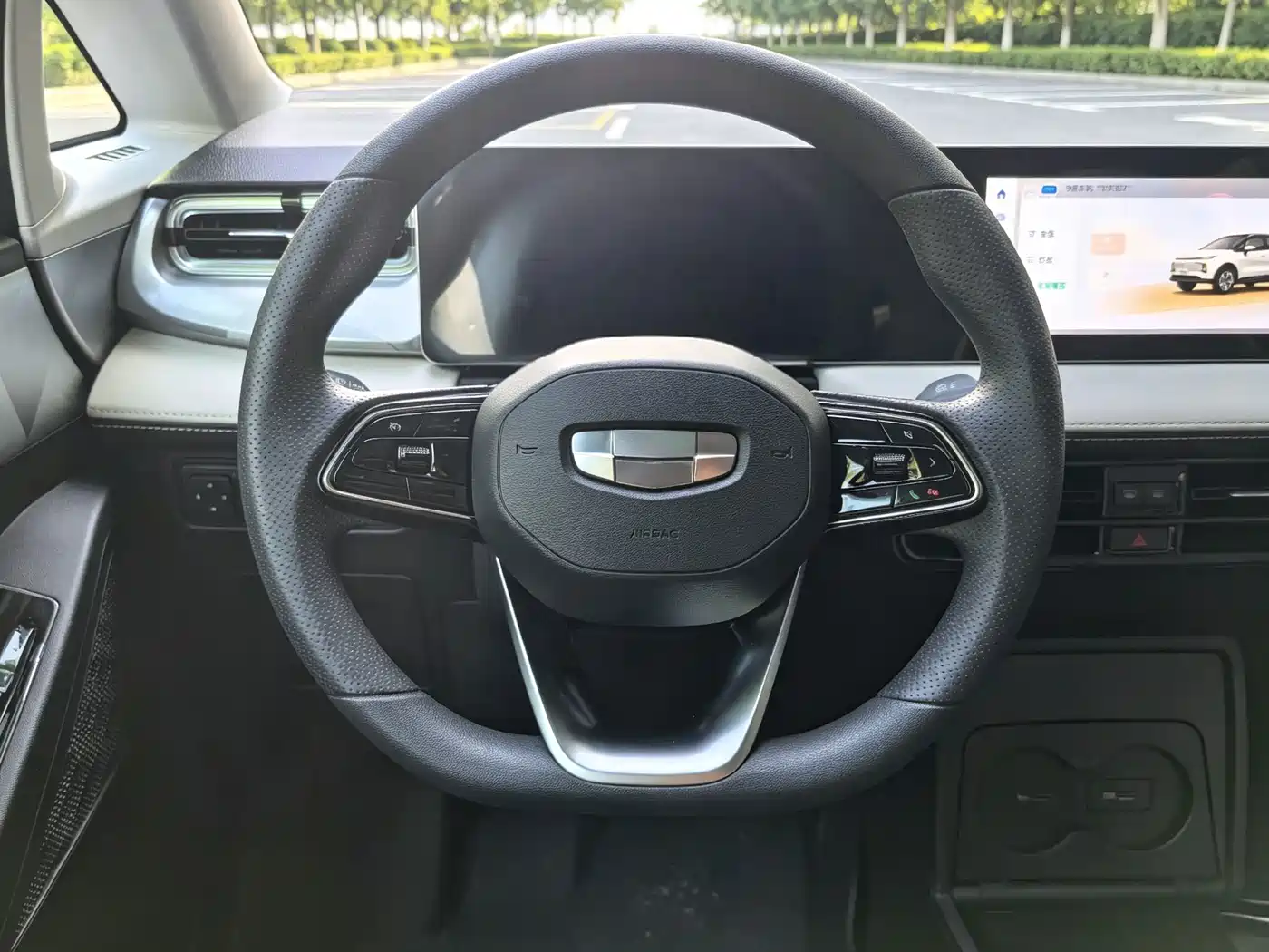 Фото 8 - Geely Geometry E Firefly