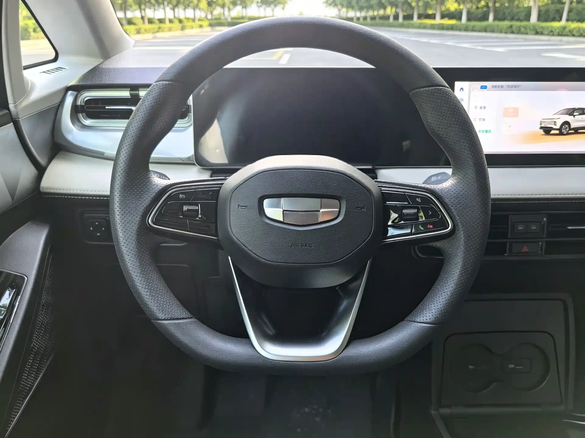 Фото 8 - Geely Geometry E Firefly