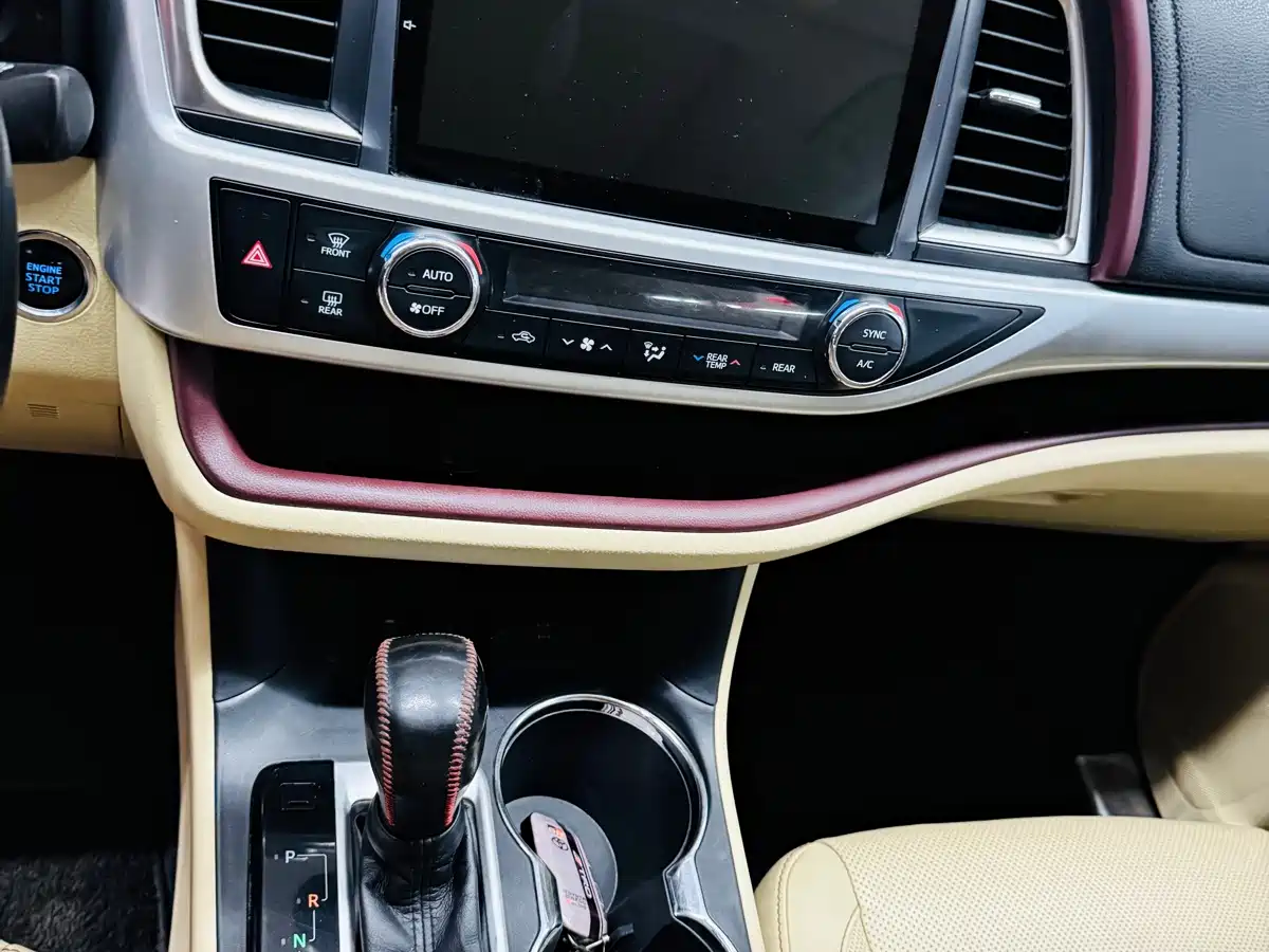 Фото 13 - Toyota Highlander