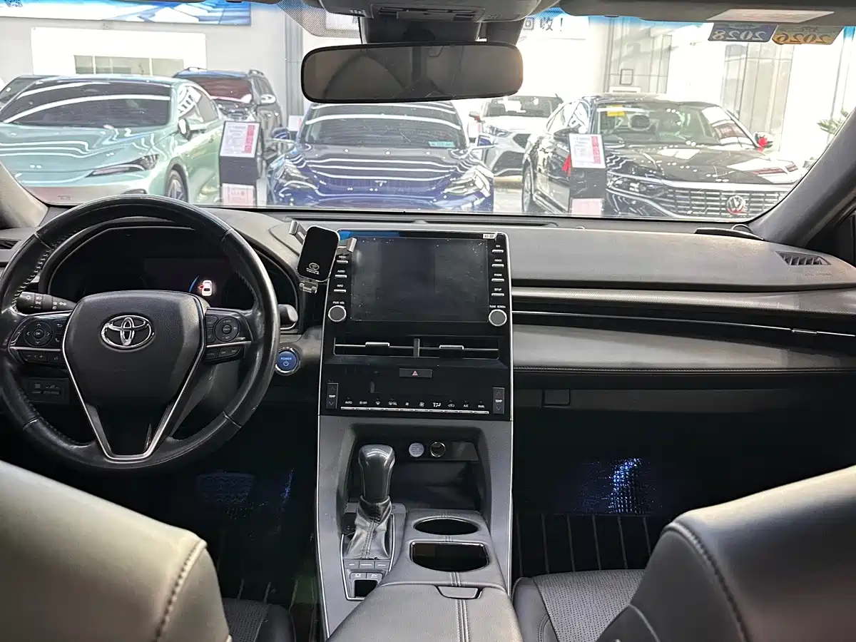 Toyota Avalon 2019 Hybrid 2.5L Luxury Edition China V фото 6