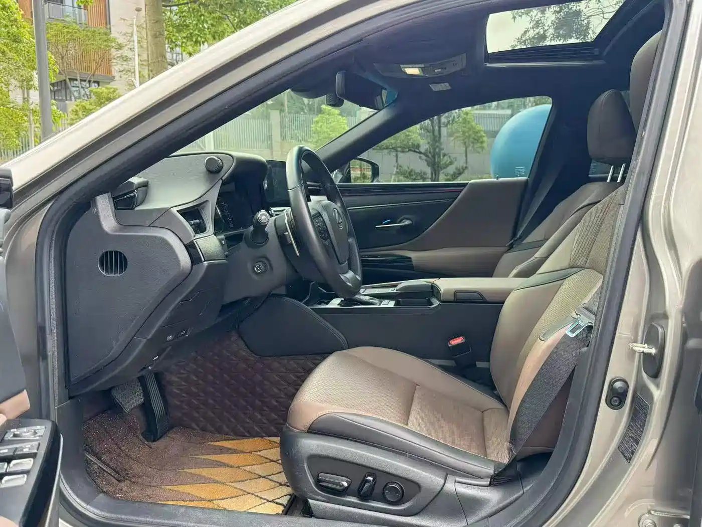 Lexus ES 2022 300h Excellence Edition фото 4