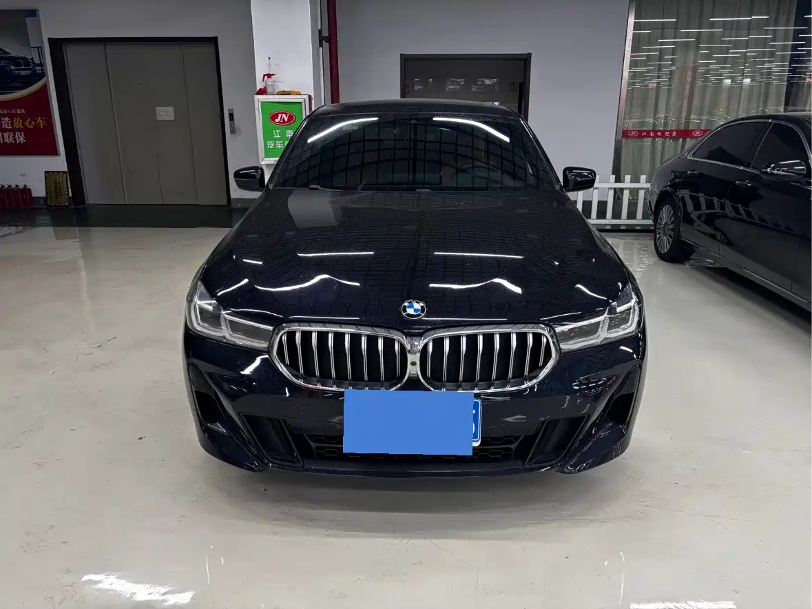 Photo 1 - BMW 6 Series GT