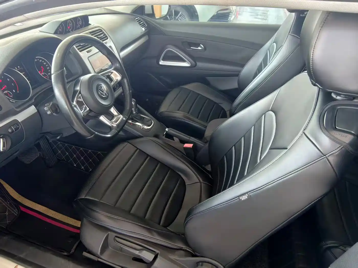 Photo 7 - Volkswagen Scirocco