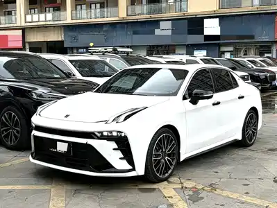 Lynk & Co 03