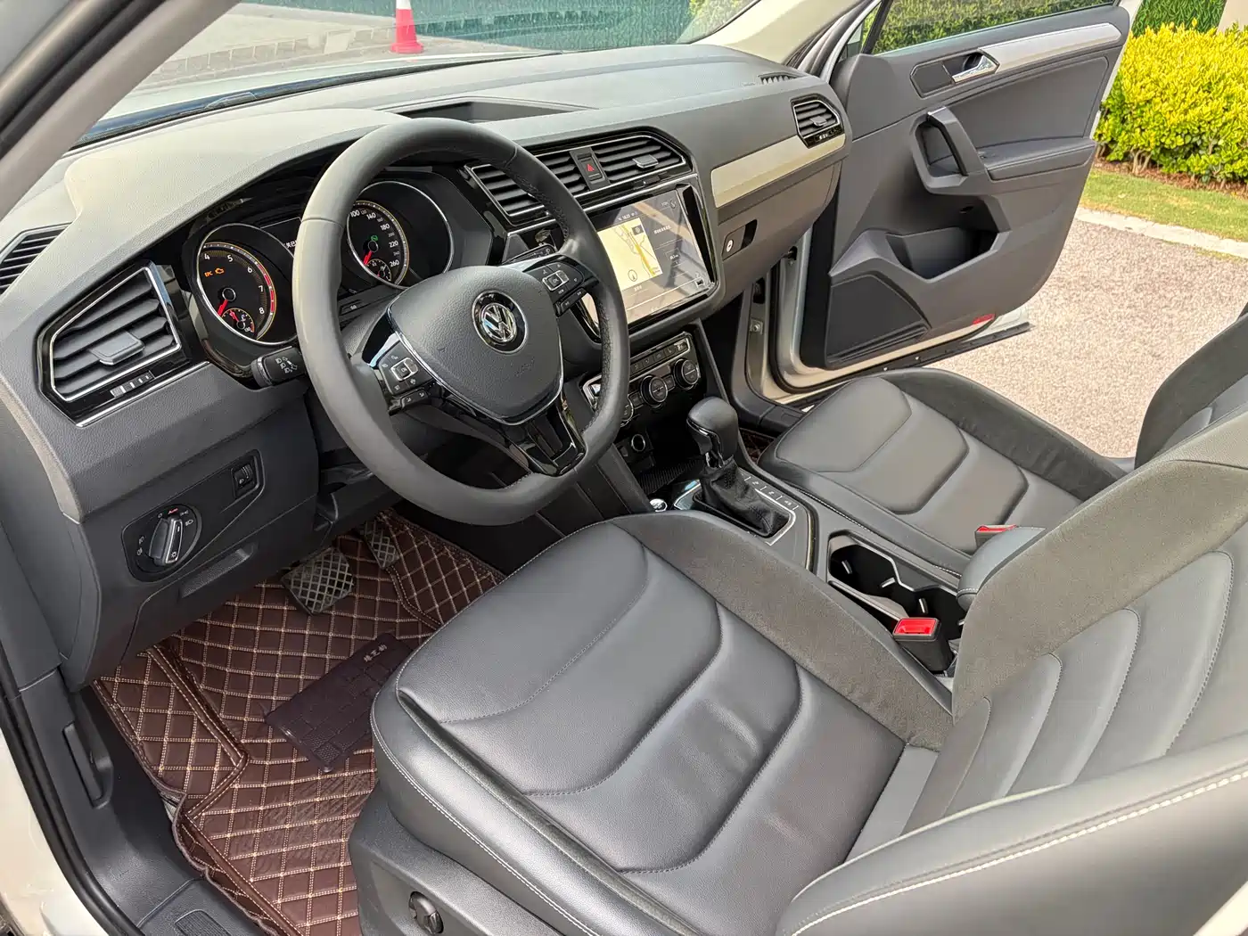 Volkswagen Tiguan L 2020 330TSI Auto 2WD Smart Luxury China VI фото 25