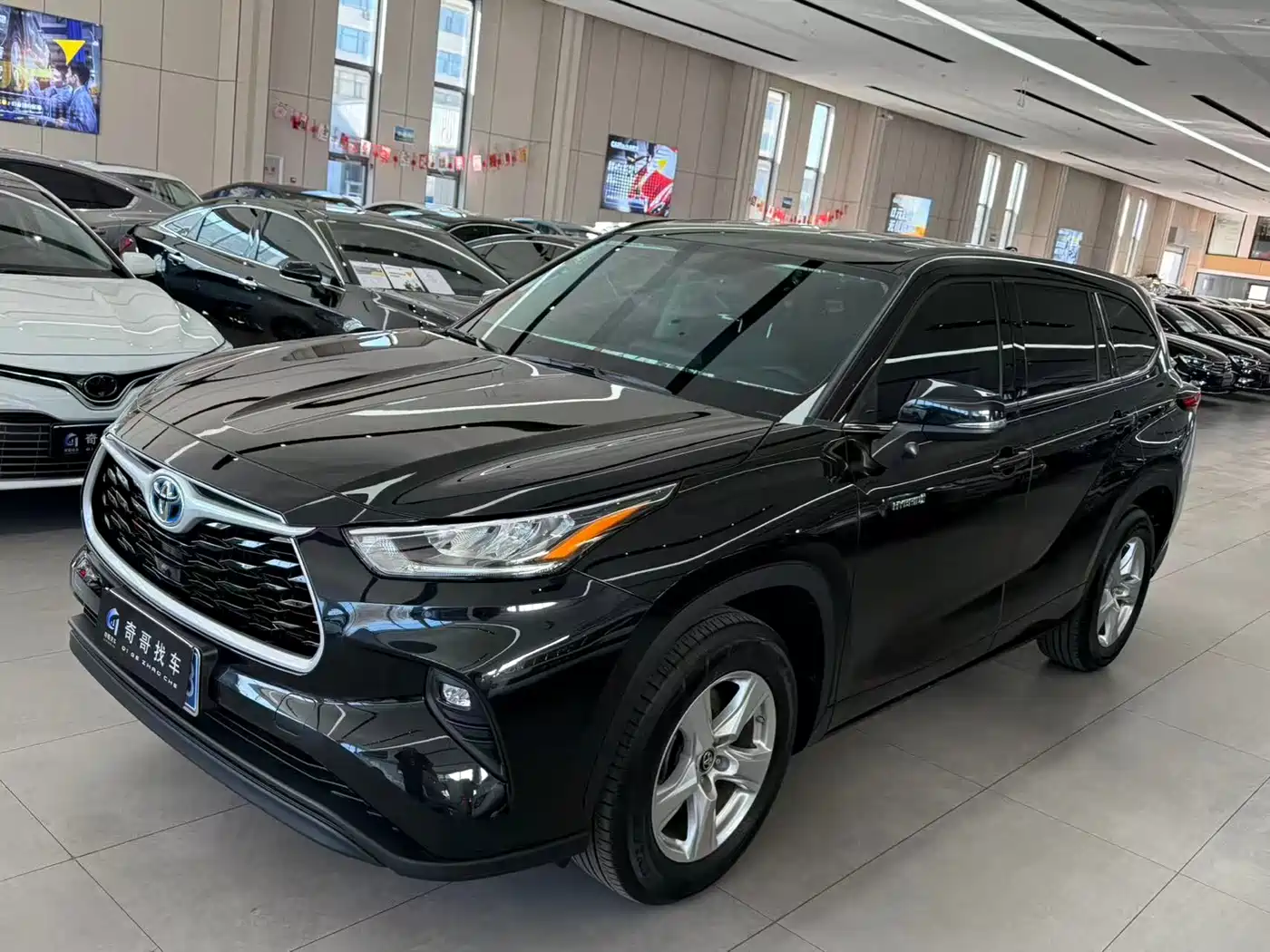 Toyota Highlander 2023 2.5L Smart Hybrid Dual Engine FWD Elite 5-Seater фото 3