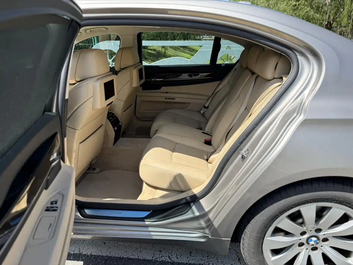 BMW 7 Series 2011 2009 740Li Luxury