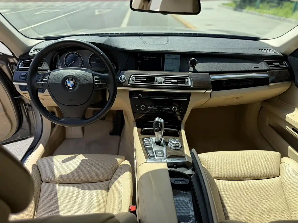 BMW 7 Series 2011 2009 740Li Luxury