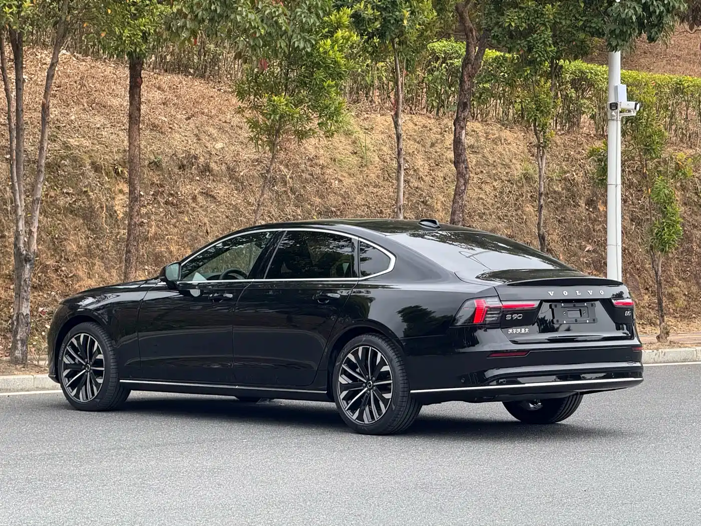 Volvo S90 2026 B5 Zhiyuan Luxury Edition фото 8