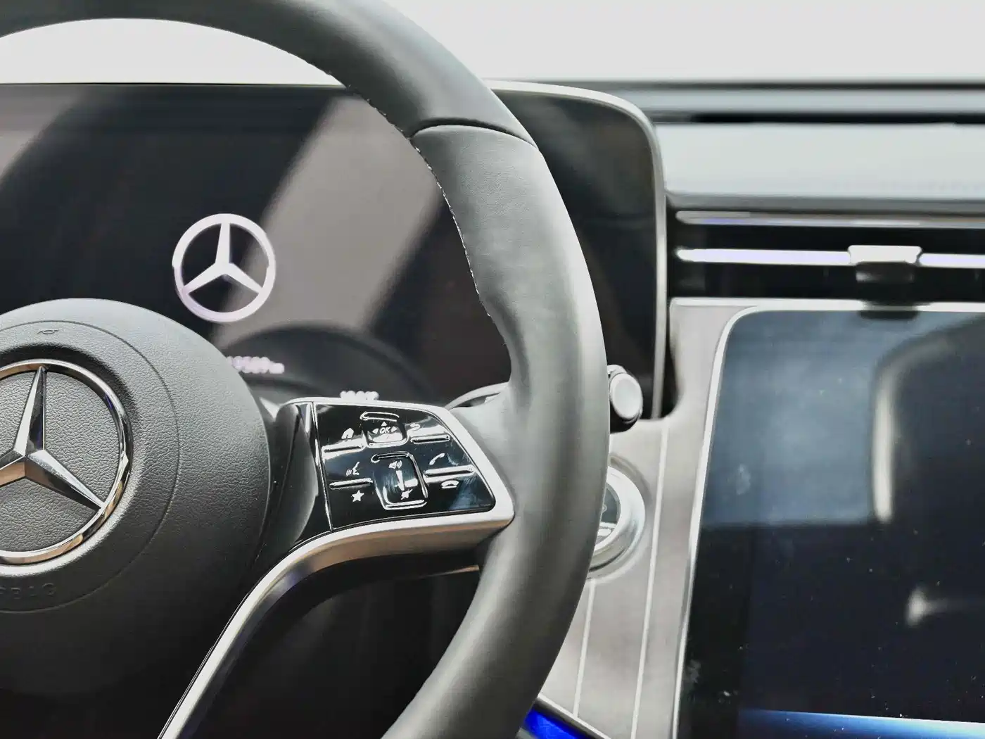 Mercedes-Benz E-Class 2025 E 300 L Fashion фото 33