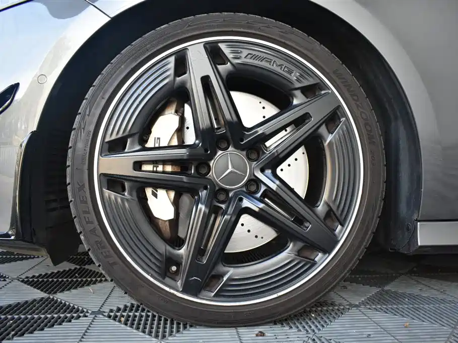 Mercedes-Benz A-Class AMG 2024 AMG A 35 L 4MATIC фото 12