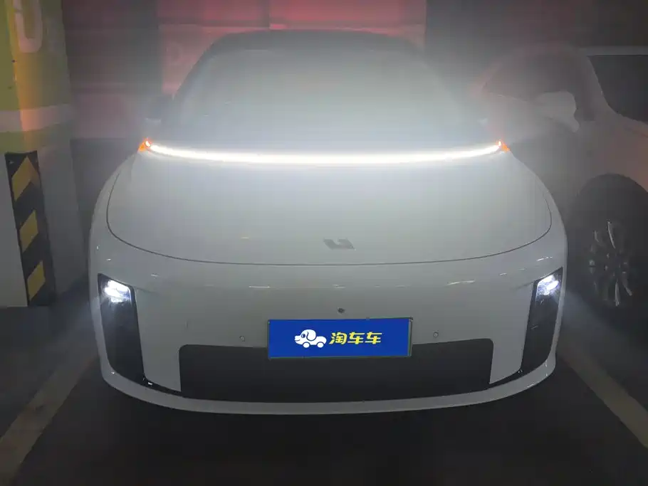Li Auto Li i8 2025 2025 Standard Edition