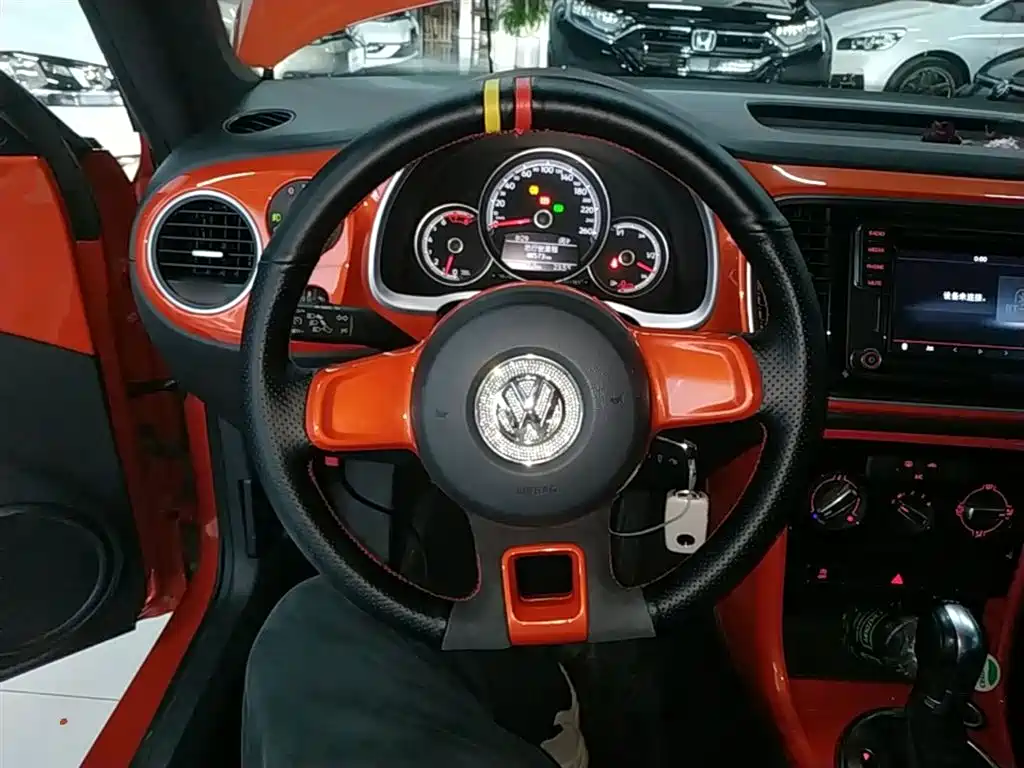 Volkswagen Beetle 2017 180TSI Enjoy фото 11