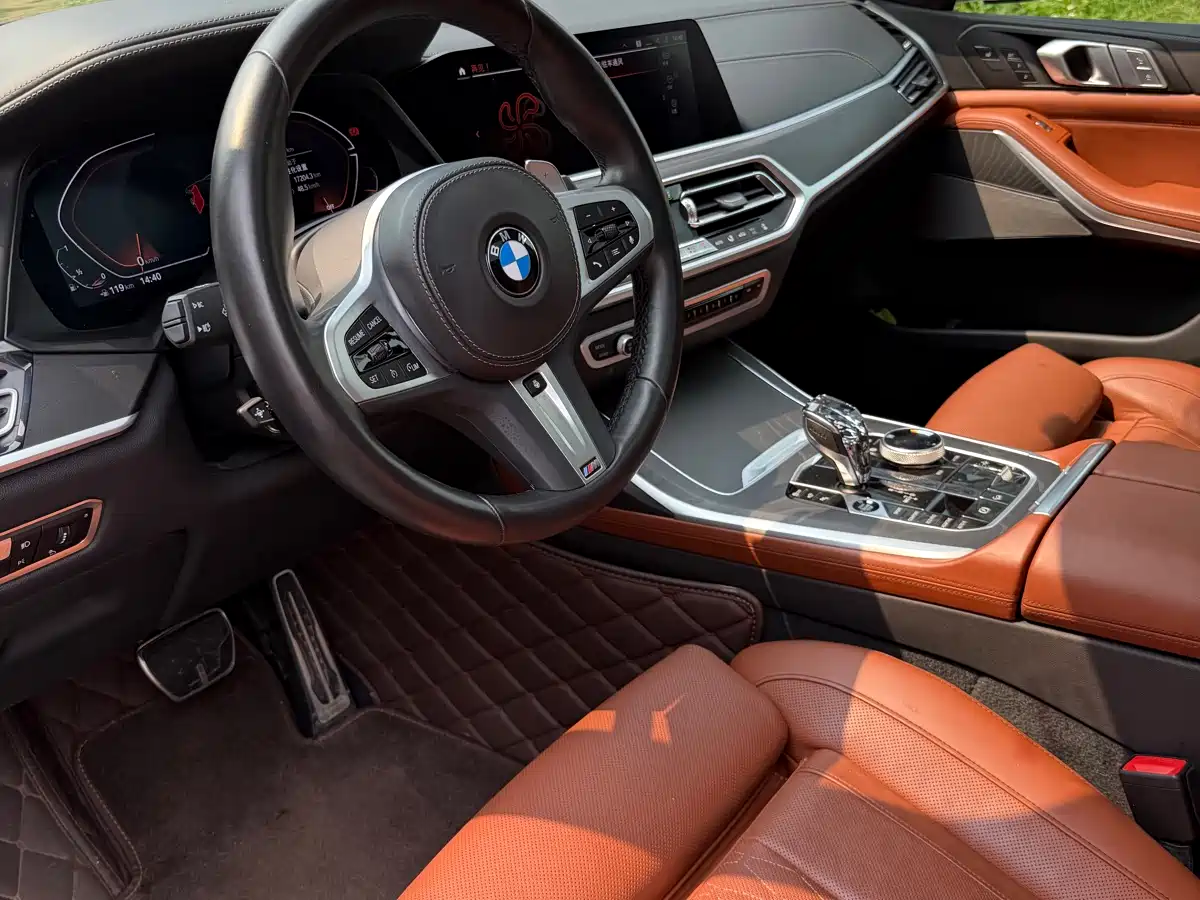 BMW X7 фото 9