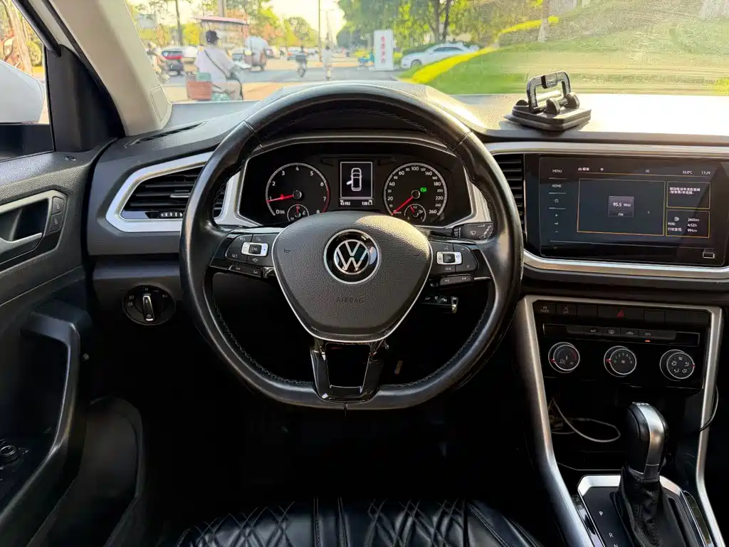 Фото 14 - Volkswagen T-ROC