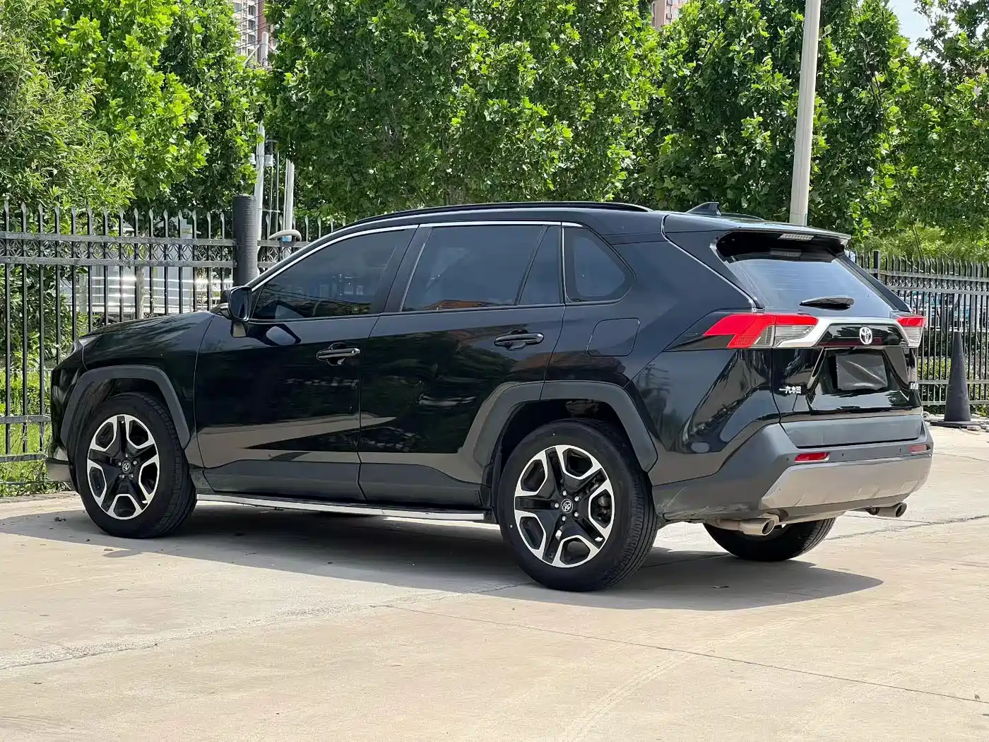 Toyota RAV4 Rongfang 2020 2.0L CVT 2WD Prestige Edition фото 9