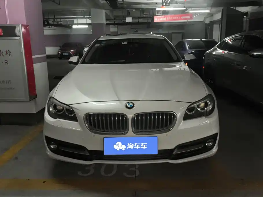 Photo 2 - BMW 5 Series