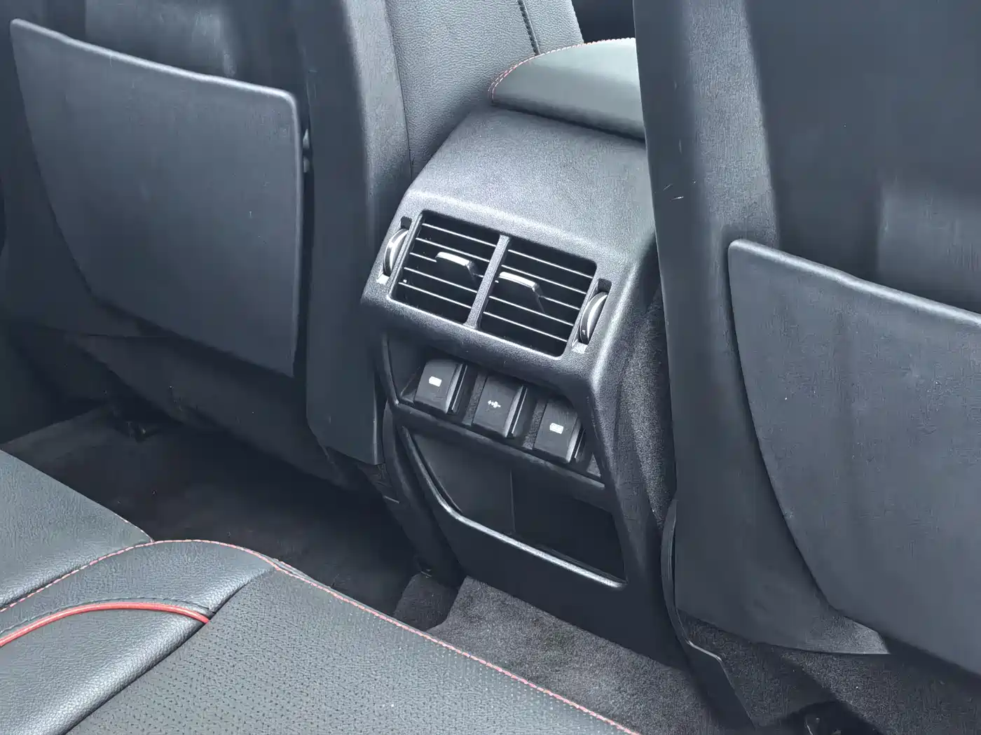 Land Rover Discovery Sport 2020 249PS R-Dynamic Performance Tech 7-seater фото 6