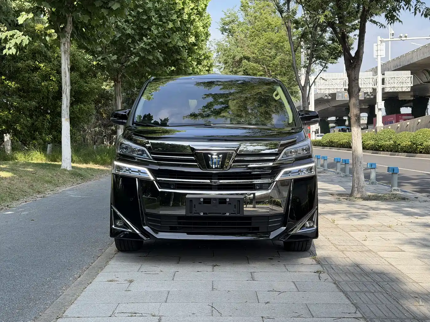 Toyota Vellfire 2021 Crown Hybrid 2.5L HV Premium Edition фото 3