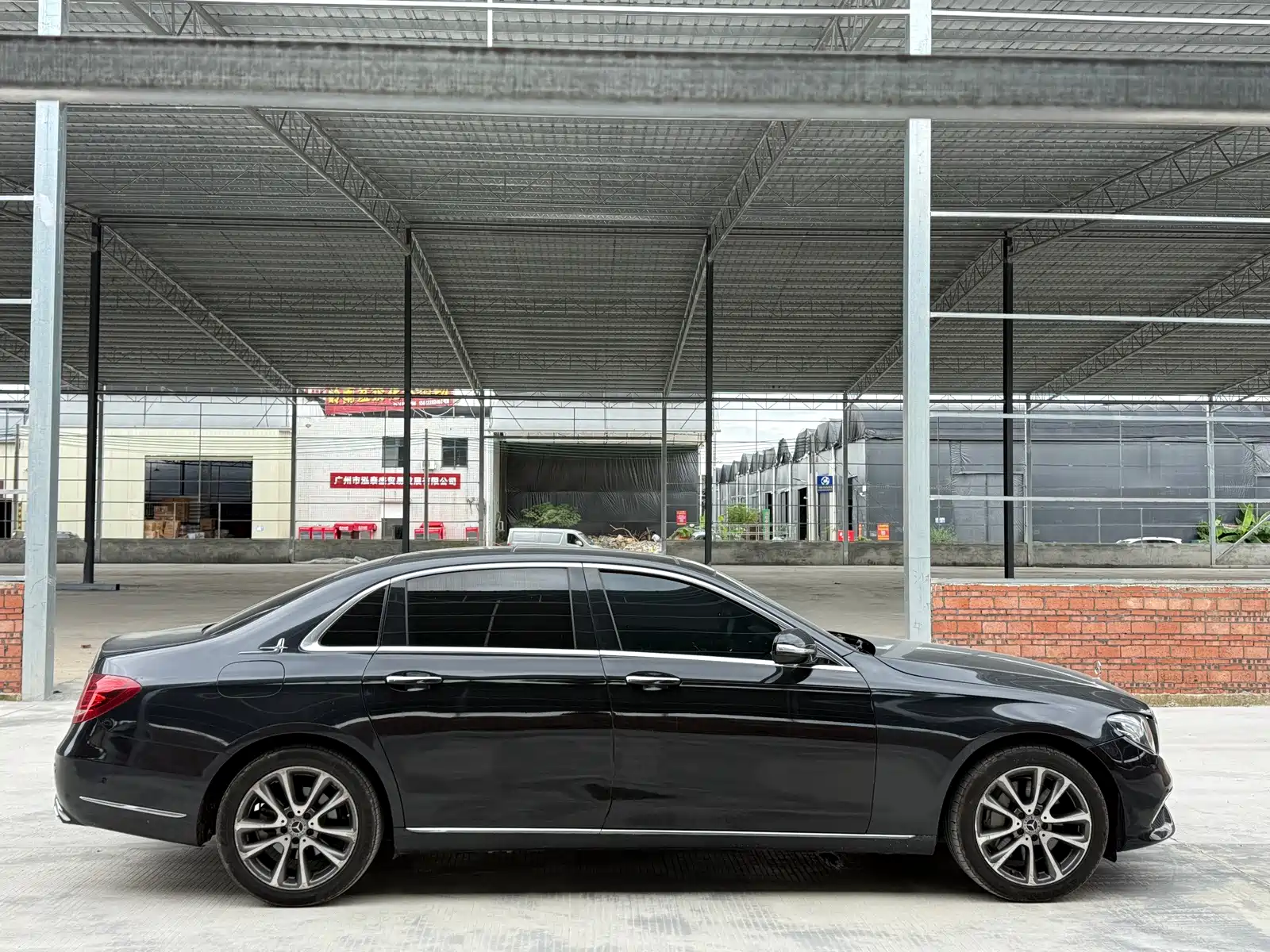 Фото 11 - Mercedes-Benz E-Class