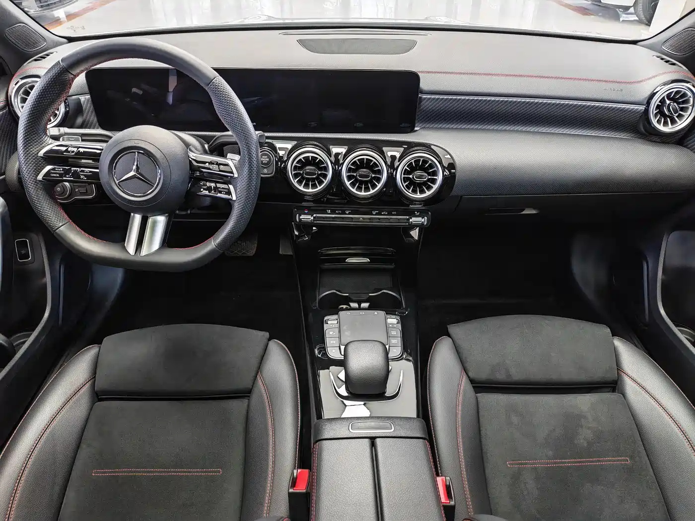Mercedes-Benz A-Class 2024 A 200 L Fashion Edition фото 11