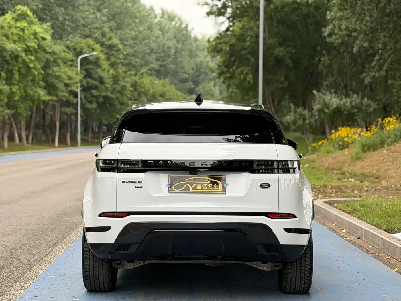 Land Rover Range Rover Evoque 2022 Range Rover Evoque L 249PS R-Dynamic Luxury Edition фото 6