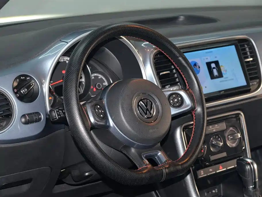 Volkswagen Beetle 2018 180TSI Trend Joy Edition фото 7