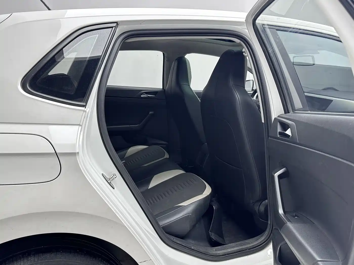 Volkswagen Polo 2019 Plus 1.5L Automatic Colorful Tech Edition фото 11